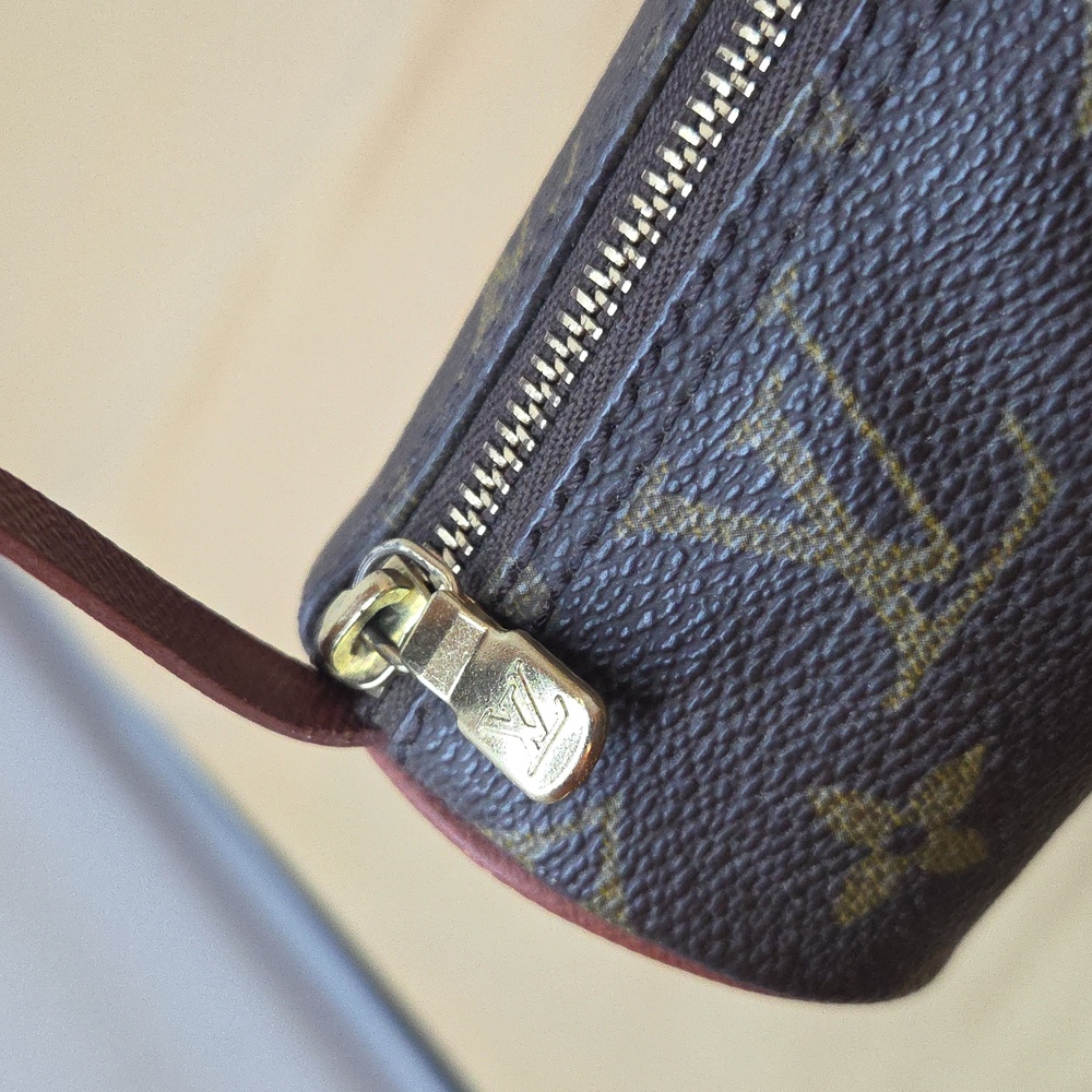 Louis Vuitton 1970's ULTRA RARE Mini Papillon wristlet-highly collectable piece - Picture 11 of 17